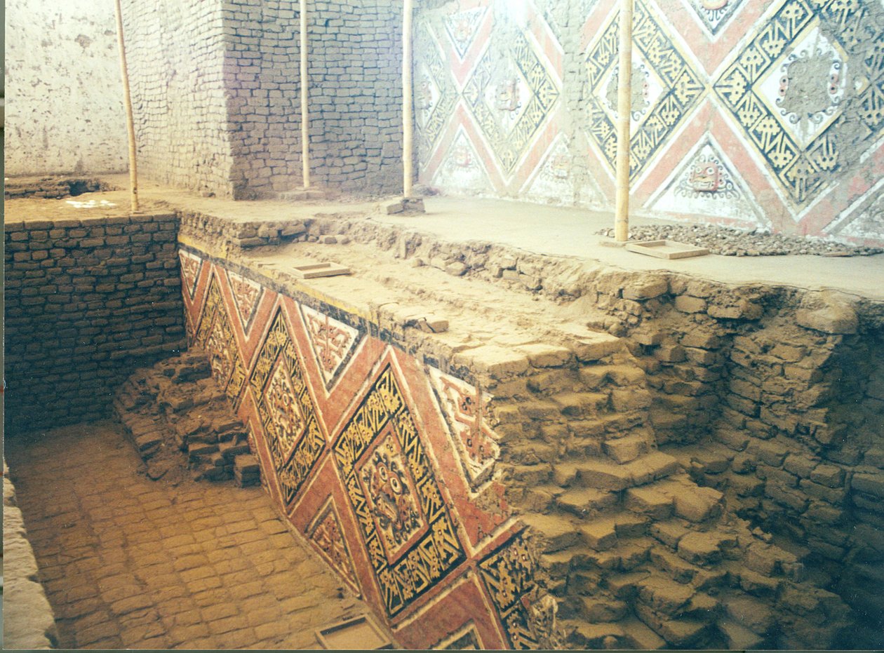 Moche-kansan rakentaman pyramidin, mahdollisesti temppelikompleksin, sisätilat, n. 200-500 jKr. (kuva) (yksityiskohdat ks. 138729). tekijältä Katie Attenborough
