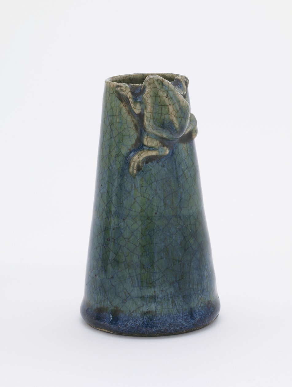 Teeseremonian kauhateline, Seto, Aichin prefektuuri, Edo-kausi, 1700-luvun loppu - 1800-luvun alku (kivitavaraa, kuparinvihreä lasite). tekijältä Kato Shunu
