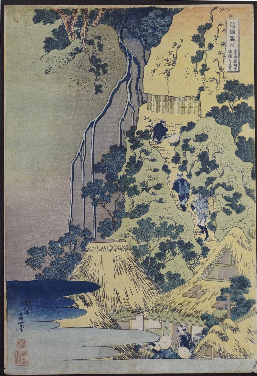 Matkailijat kiipeämässä jyrkkää mäkeä kunnioittamaan kanuunapyhäköä vesiputouksen vieressä olevassa luolassa tekijältä Katsushika Hokusai