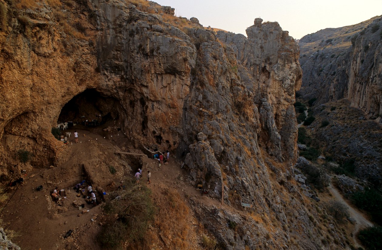 Amudin luola, neandertalilaisten kaivaukset, Israel, 2008 (kuva). tekijältä Kenneth Garrett