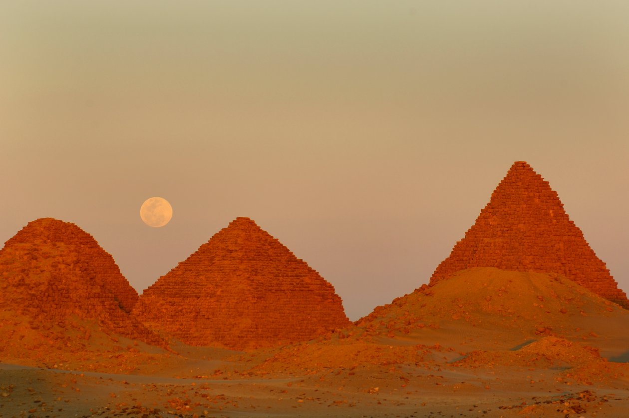 Aspelta-pyramidi, mustat faaraot, nubialaiset, Sudan, Nuri, lähellä 4. kataraktia, 25. dynastia..., 2007 (kuva) (kuva) tekijältä Kenneth Garrett