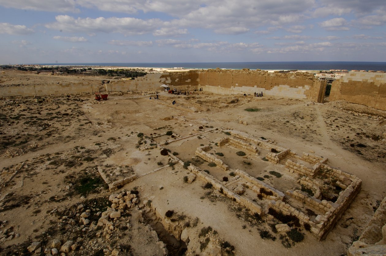 Kleopatra; Egyptin viimeisen kuningattaren etsintä; näyttelyluettelo; sivu 22; Kleopatr..., 2011 (kuva) tekijältä Kenneth Garrett