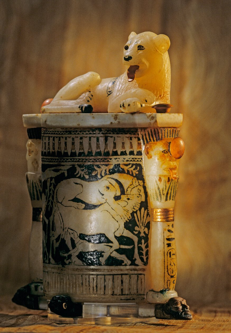Kosmetiikkapurkki, jossa leijona kannessa, 2009 (kuva) tekijältä Kenneth Garrett