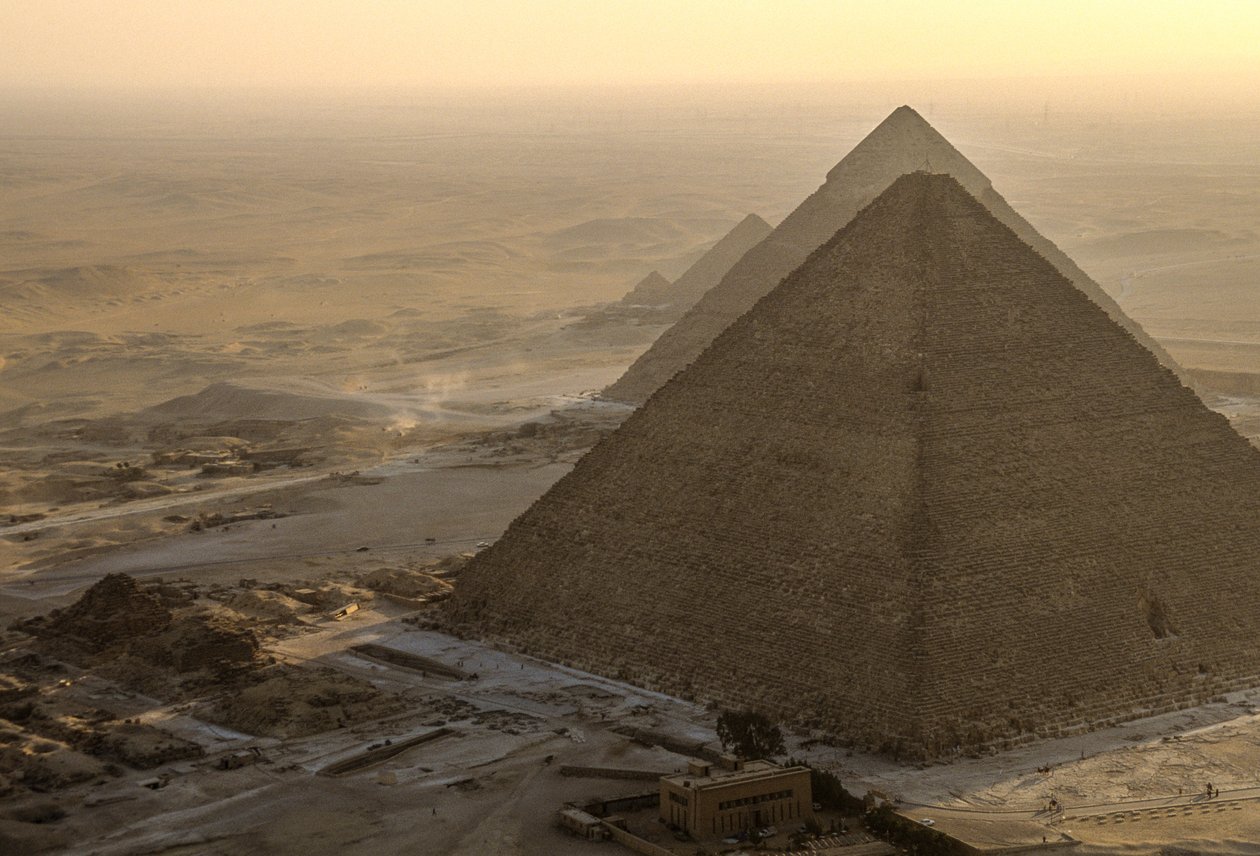Egyptin vanha valtakunta; Gizan pyramidit; Giza; Egypti; ilmakuvaus tekijältä Kenneth Garrett