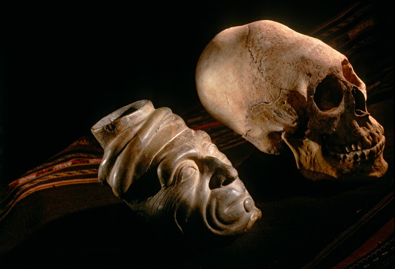 Empires of the Sun; Bolivia; alkuperäiskansat; Andit; Tiwanaku; Cranial Deformation fro..., 2002 (kuva) tekijältä Kenneth Garrett
