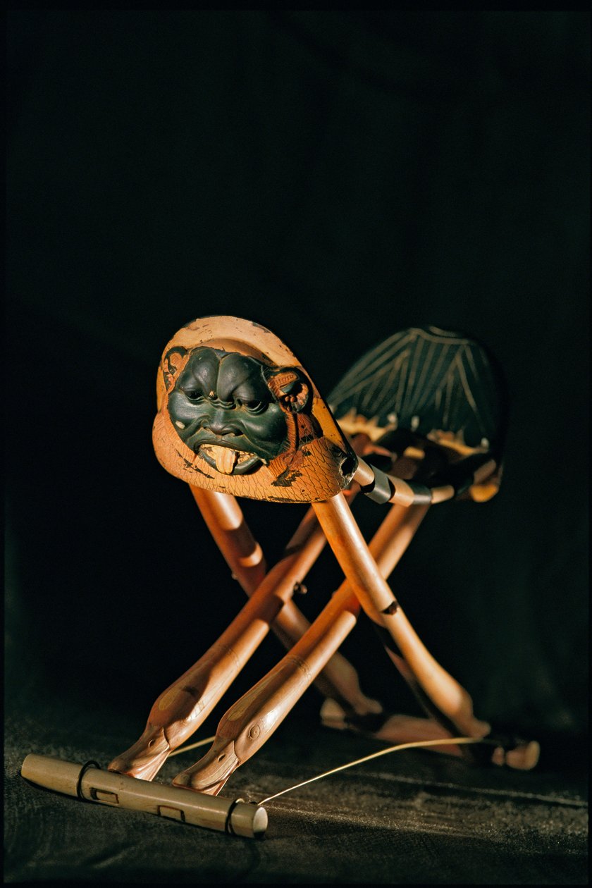 Kuningas Tutankhamonin taitettava norsunluinen pääntuki, Uusi valtakunta, 2002 (kuva). tekijältä Kenneth Garrett