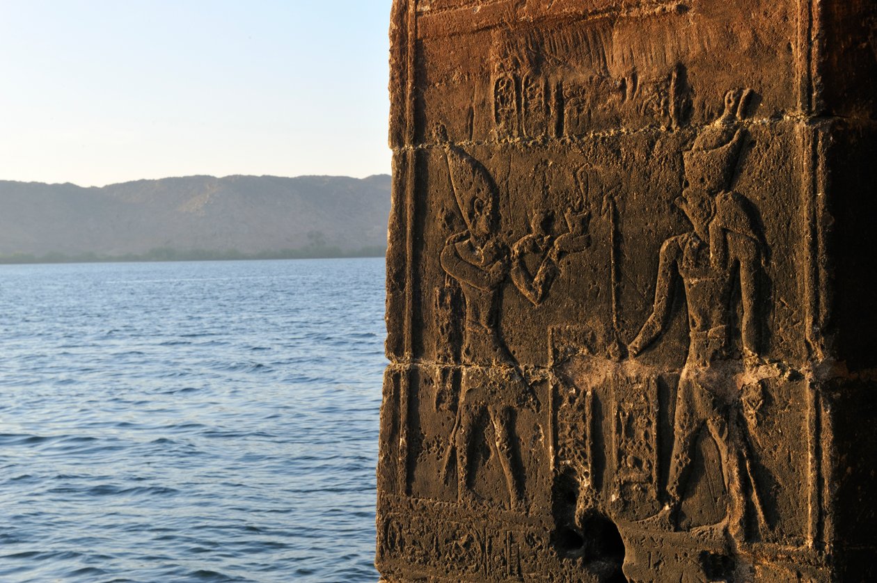 Viimeiset faaraot, MM7836, Egypti, Philaen temppeli, Assuan, Ptolemaiosten aika, Isis-temppeli, 2011 (kuva) tekijältä Kenneth Garrett