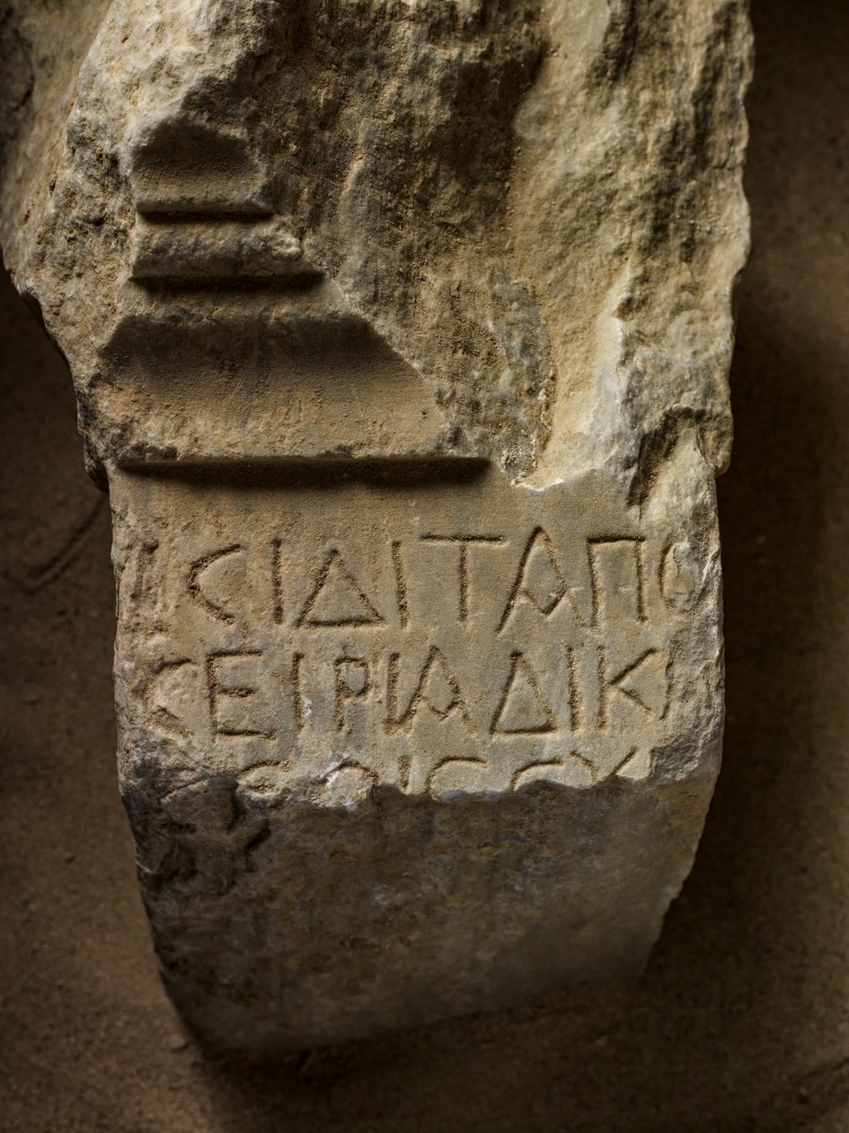 Viimeiset faaraot, MM7836, Egypti, Taposiris Magna, Kathleen Martinez, Kaivaus, Statu..., 2011 (kuva) tekijältä Kenneth Garrett