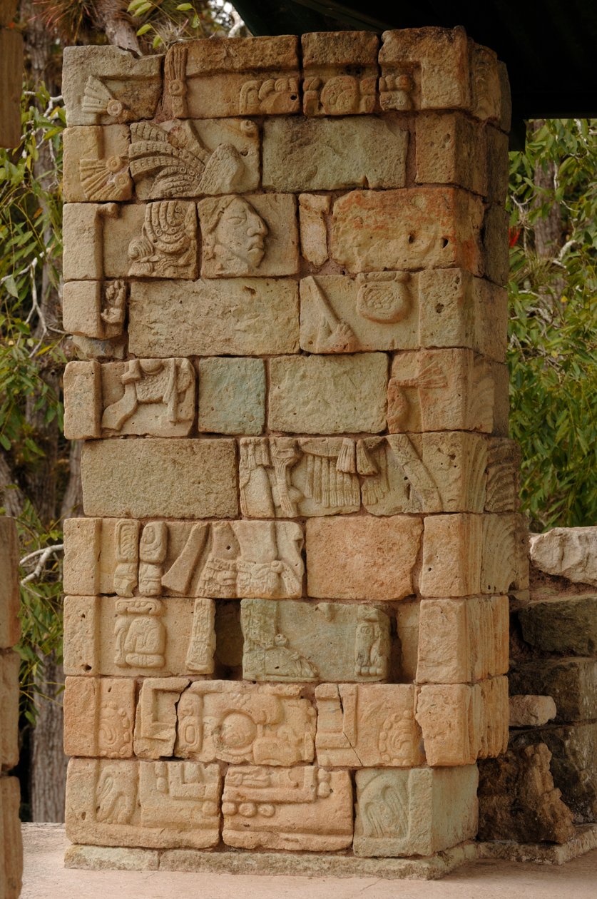 Mayojen nousu ja tuho, Copan, Honduras, 18 jäniksen glyfin yksityiskohdat, temppeli 18, Maya, Maya tekijältä Kenneth Garrett