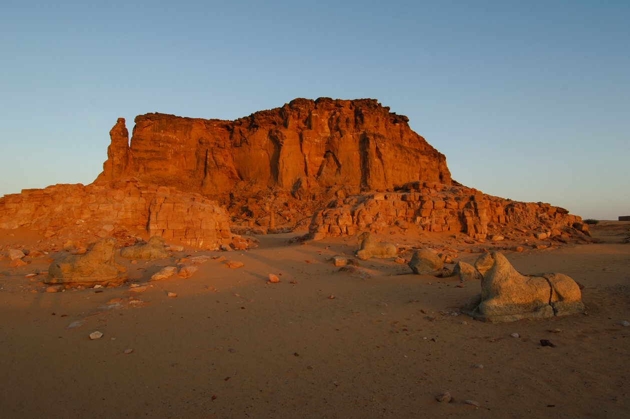 Kuunlasku ja auringonnousu, Taharkan temppeli, Ram Gate,Gebel Barkal,Temple Complex, Pharaoh..., 2007 (kuva) tekijältä Kenneth Garrett