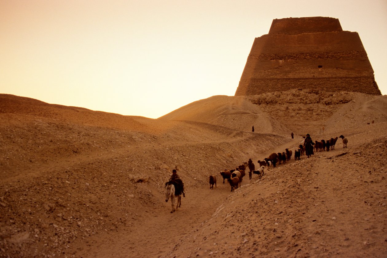 Meidumin pyramidi,Egyptin vanha valtakunta; Paimenet; Egypti tekijältä Kenneth Garrett