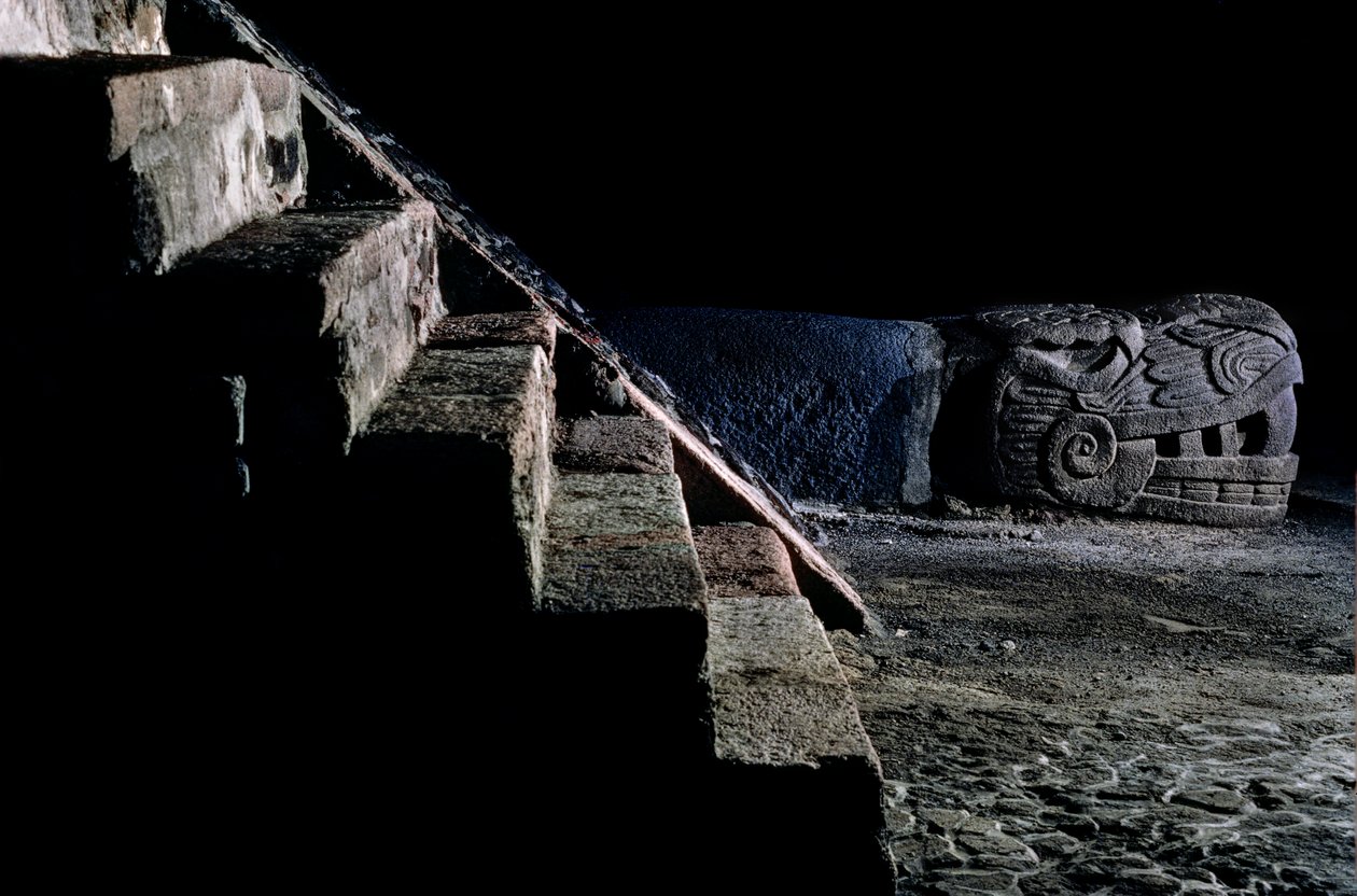 Käärmeen jäljennös suuressa temppelissä, Tenochtitlan, Templo Mayor, Atsteekit, Meksiko, Meksiko Ci..., 2010 (valokuva) (kuva) tekijältä Kenneth Garrett