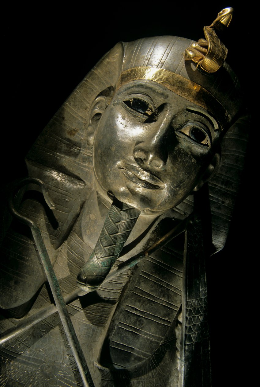 Psusennes I:n hopea- ja kultasarkofagi, kolmas välikausi, 2002 (kuva). tekijältä Kenneth Garrett