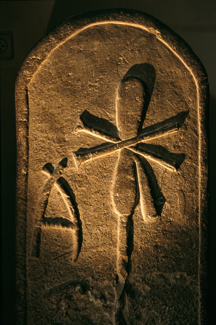 Ensimmäisen dyanaastian kuningattaren pylväs, Abydos, Egypti; Egyptiläinen museo, Kairo, 2005 (kuva). tekijältä Kenneth Garrett