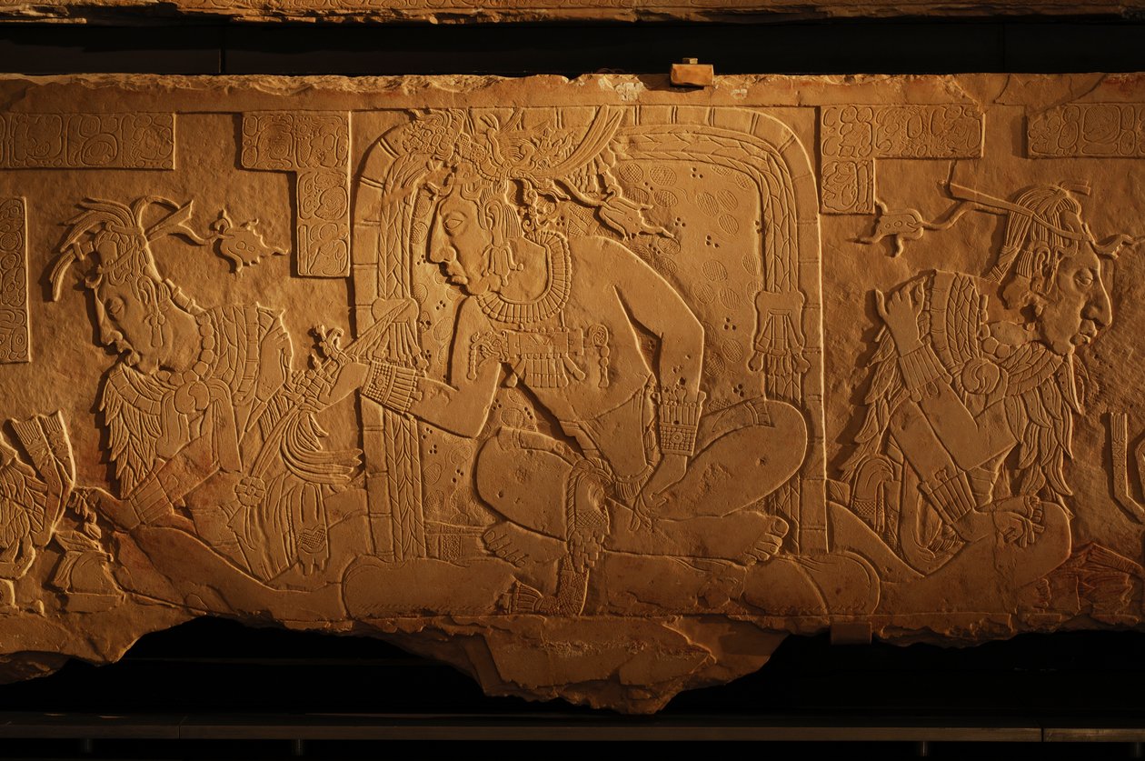 Temppeli 21 valtaistuinpenkki, kuningas Akhal Mo Nabin veistos, Palenque, Meksiko, 2005 (kuva) tekijältä Kenneth Garrett