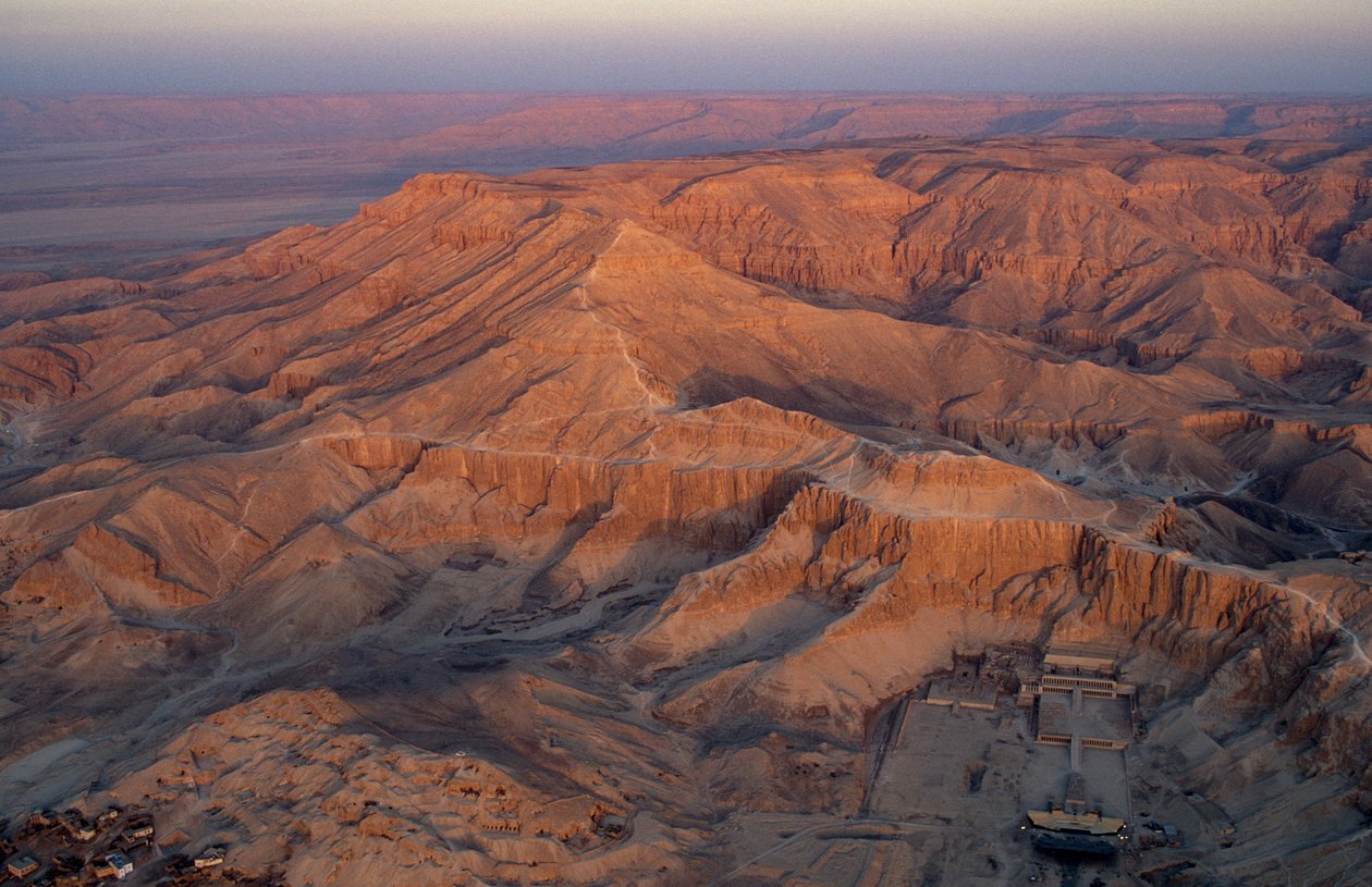 Kuninkaiden laakso; Egypti; Qurna; Deir el-Medina, Hatshepsut, Uusi valtakunta tekijältä Kenneth Garrett