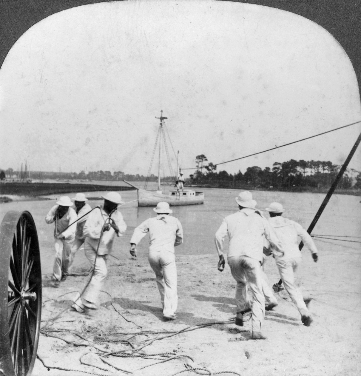 Jotkut Life Saving Corpsin operaatiot, Jamestown Exposition, Virginia, USA, 1907 tekijältä Keystone View Company