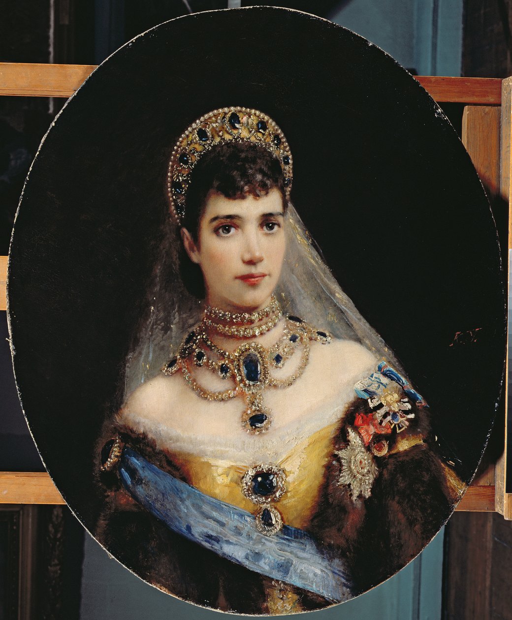 Keisarinna Maria Fjodorovnan (1847-1928) muotokuva Tanskan Dagmarista tekijältä Konstantin Egorovich Makovsky