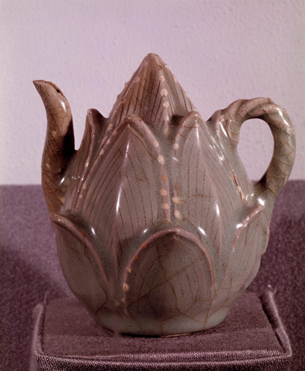 Art coreen: versoir lootuksen kukan muodossa. Himmeä. 10,2 cm Koryo-kausi, 1100-luvun loppu. Korean kansallismuseo tekijältä Korean School
