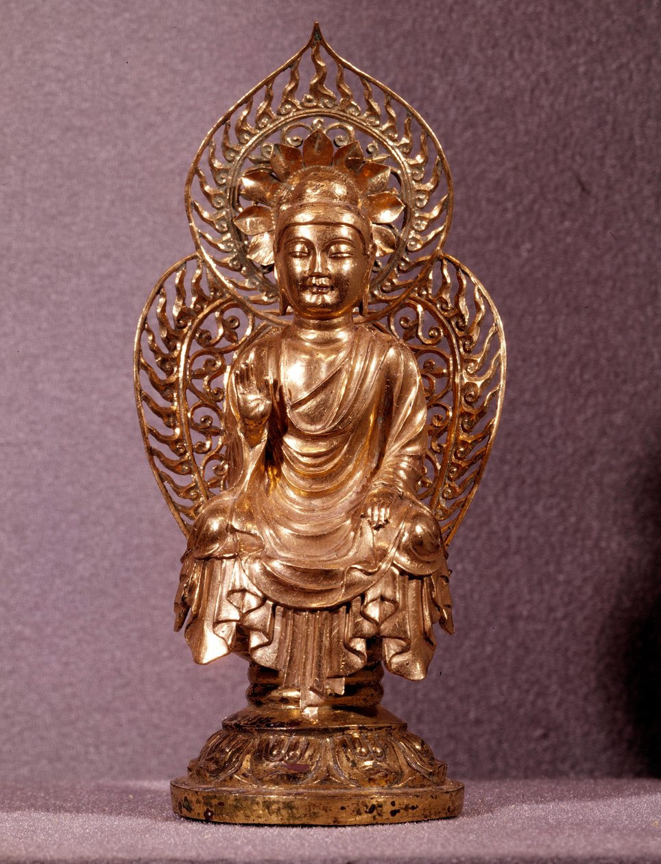 Coreen Art: Buddha-patsas kultainen. Silla-kausi, 8.-10. vuosisata. Korean kansallismuseo tekijältä Korean School