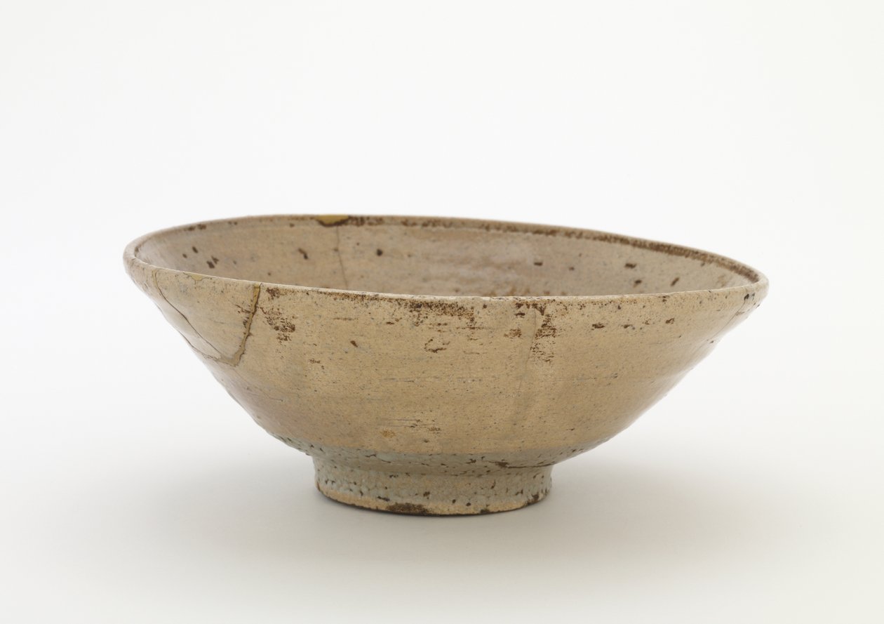 Teekulho, Idowaki-tyyppinen, Teekulho (korai jawan), 1500-1600-luvun toinen puoli (kivitavara, lasitettu posliini, läpinäkymätön lasite, kultalakkakorjaukset) tekijältä Korean School