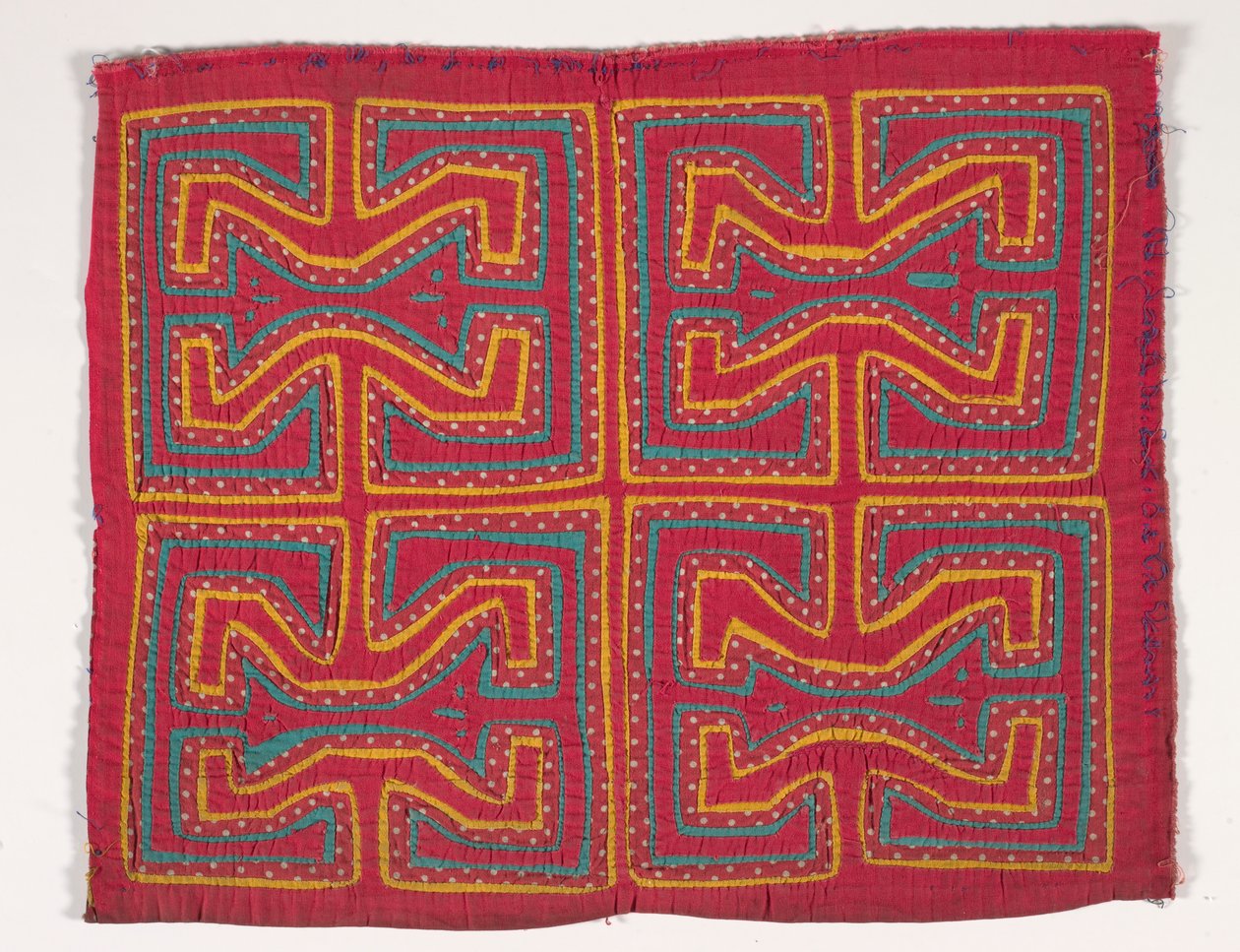 Shirt Panel (mola), n. 1950 (applikoitu puuvilla) tekijältä Kuna Indian Culture