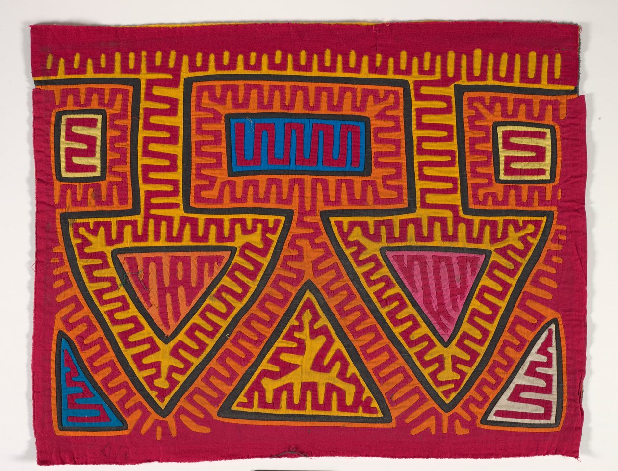 Shirt Panel (mola), n. 1950 (applikoitu puuvilla) tekijältä Kuna Indian Culture