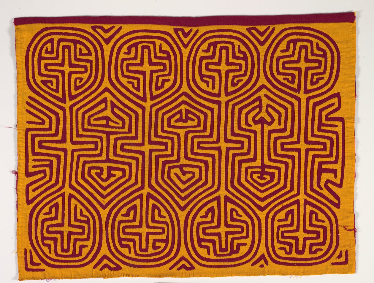 Shirt Panel (mola), n. 1950 (applikoitu puuvilla) tekijältä Kuna Indian Culture