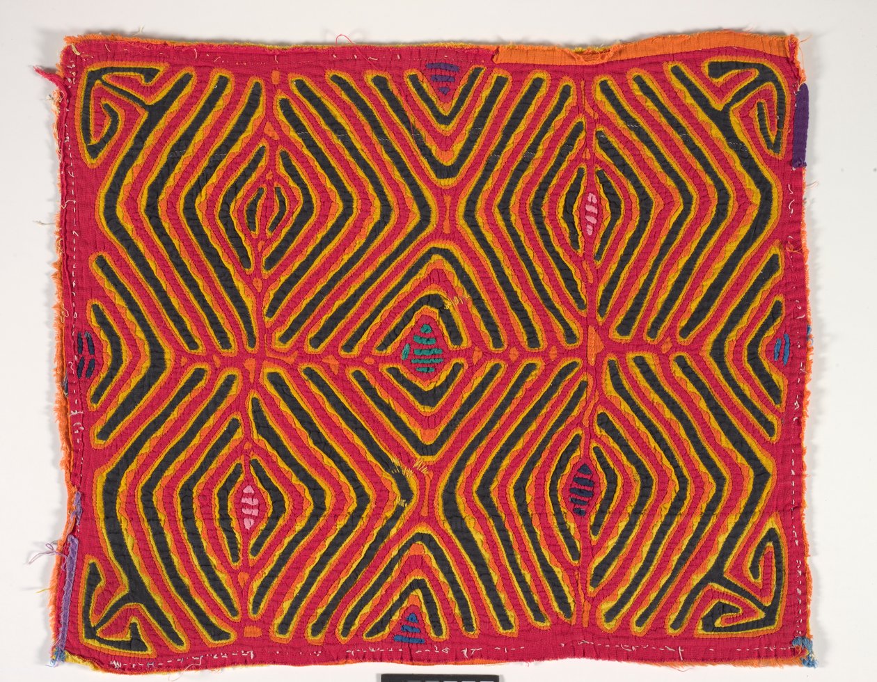 Shirt Panel (mola), n. 1950 (applikoitu puuvilla) tekijältä Kuna Indian Culture