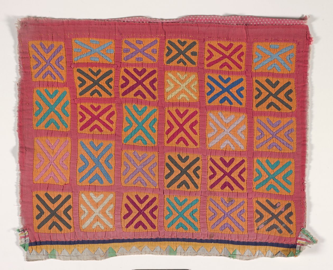 Paitapaneeli (mola) (applikoitu puuvilla) tekijältä Kuna Indian Culture