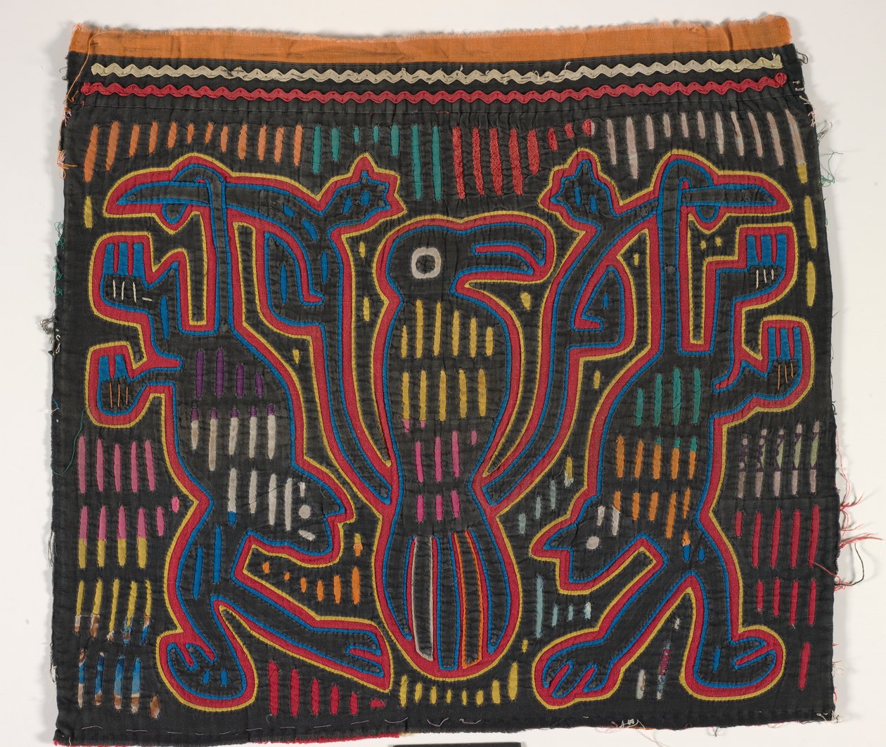 Paitapaneeli (mola) (applikoitu puuvilla) tekijältä Kuna Indian Culture