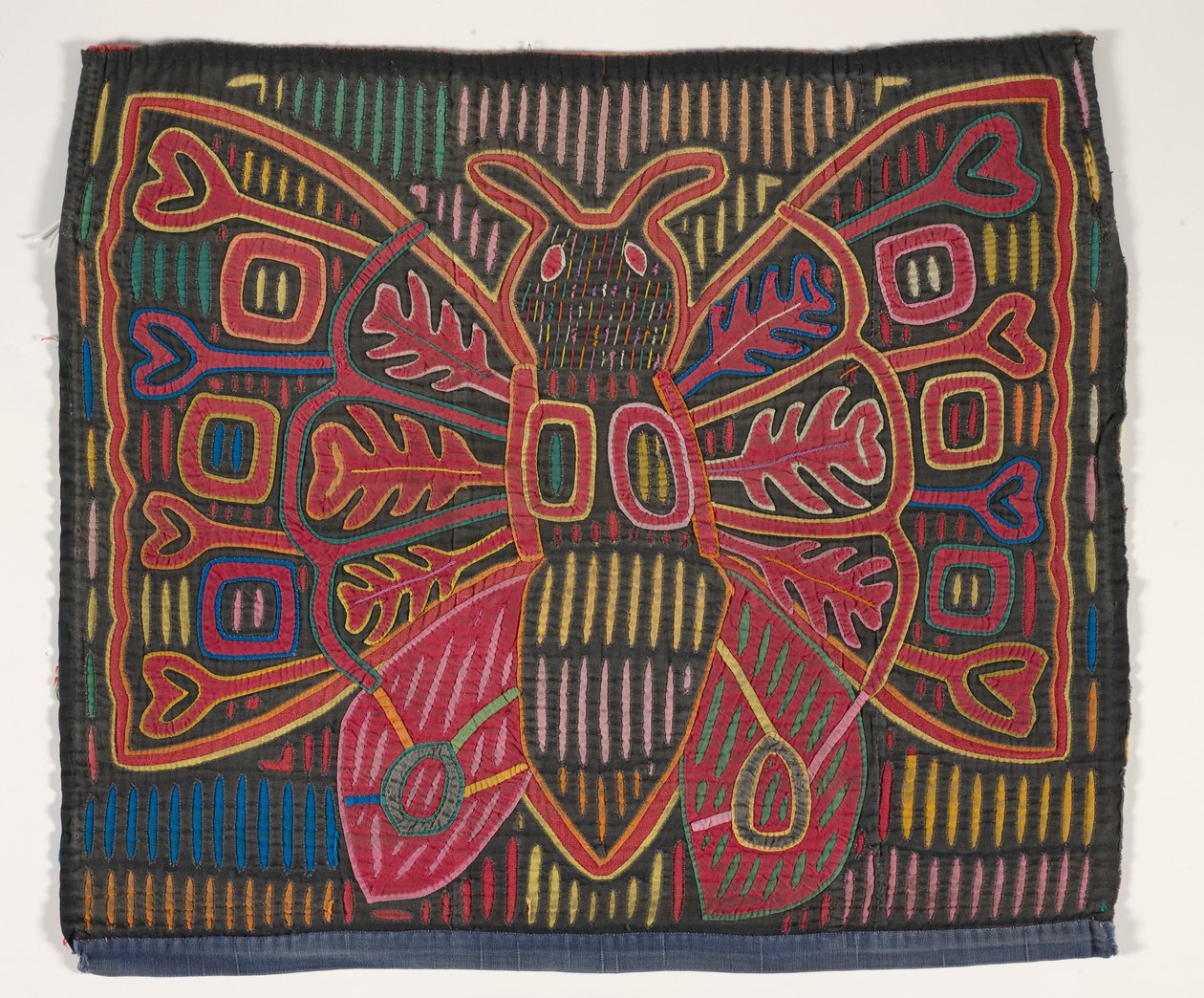 Paitapaneeli (mola) (applikoitu puuvilla) tekijältä Kuna Indian Culture