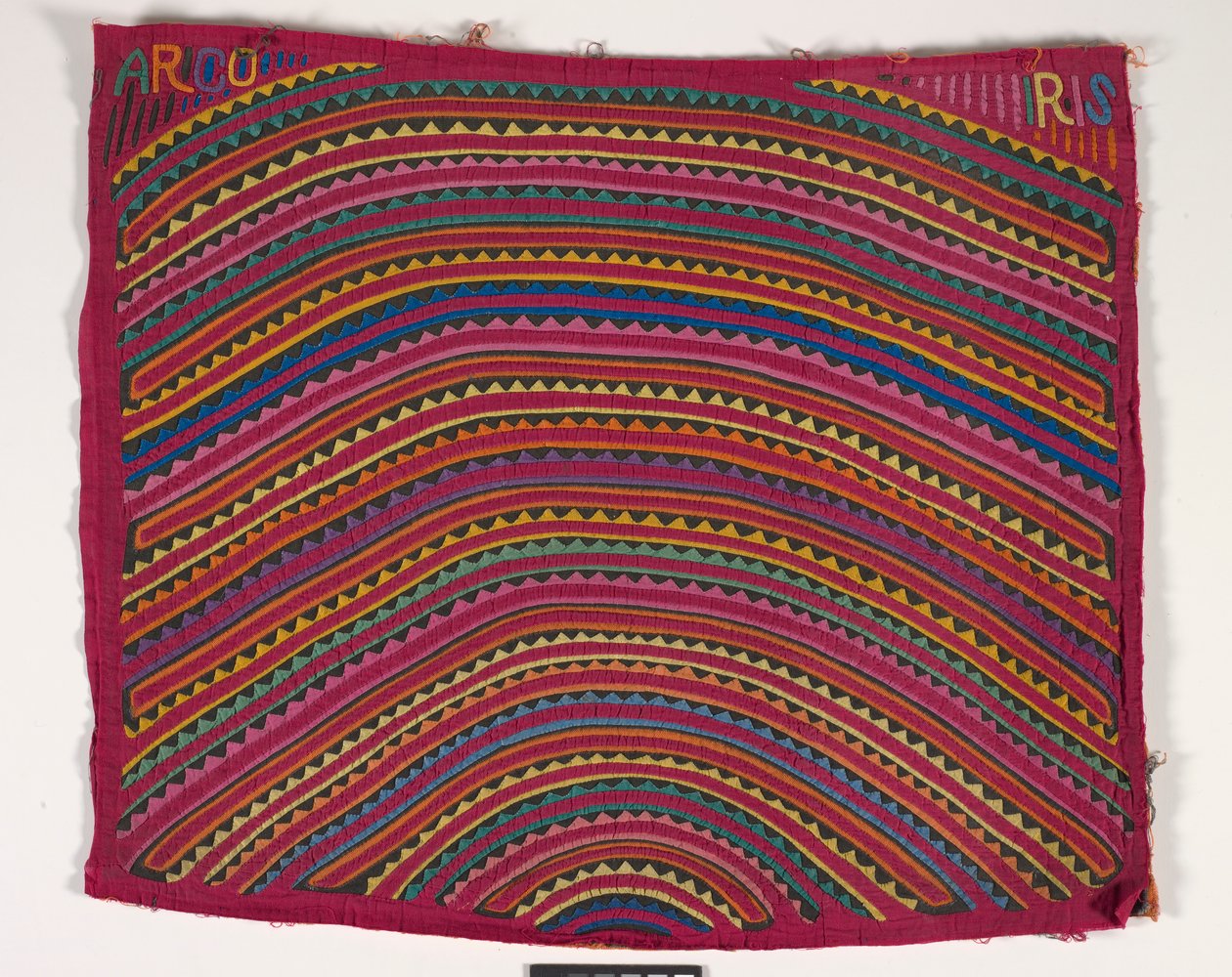 Paitapaneeli (mola) (applikoitu puuvilla) tekijältä Kuna Indian Culture