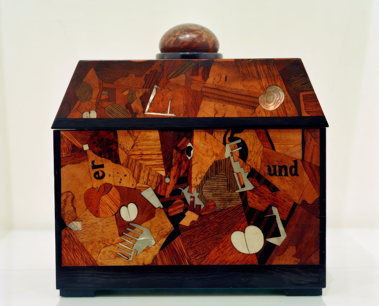 Inlaid-kastike tekijältä Kurt Schwitters