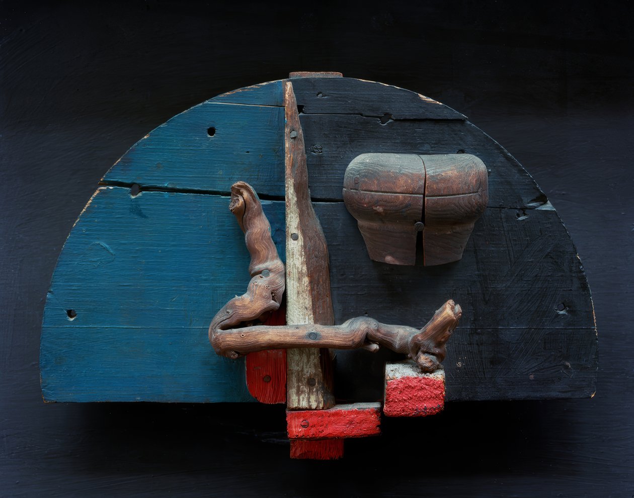 Nimetön (puurakenne) tekijältä Kurt Schwitters