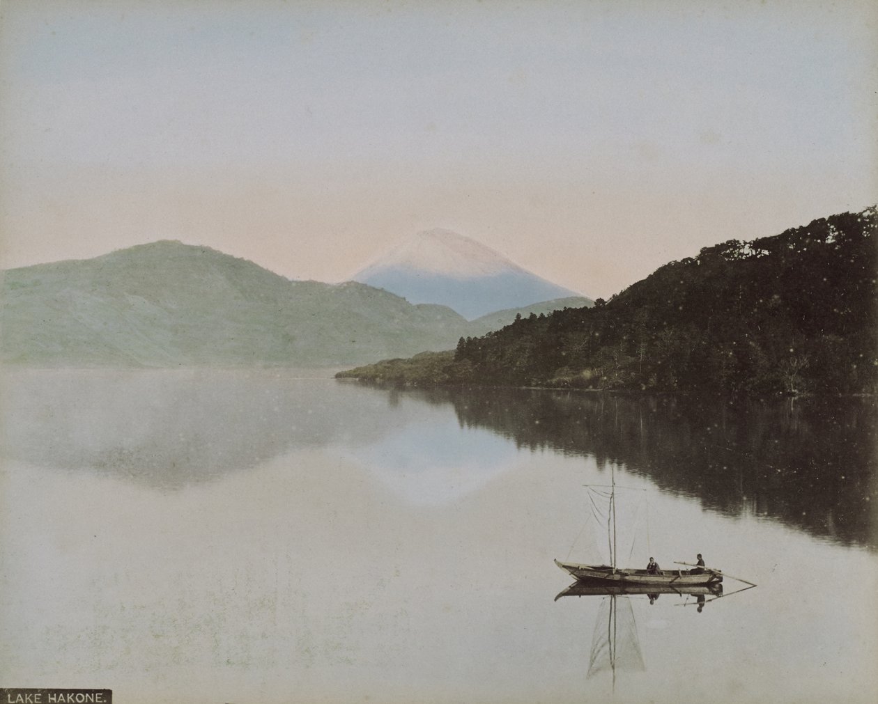 Fuji-Yama Numadzun läheltä, n.1890 (valkohopeapainatuksia, joissa on levitetty väriä). tekijältä Kusakabe Kimbei