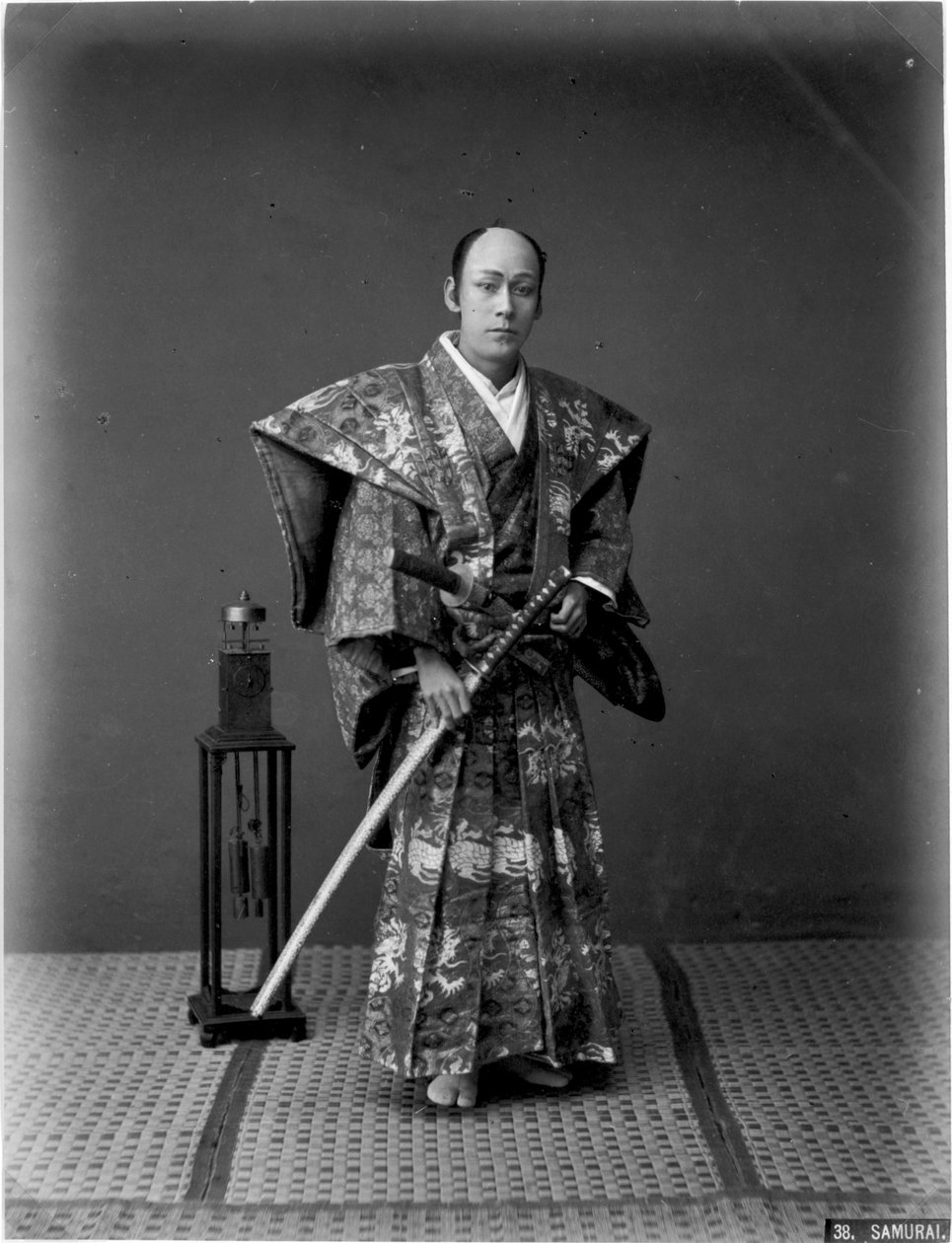 Samurai Warrior, 1880-luku (käsinvärinen albumiiniprintti) tekijältä Kusakabe Kimbei