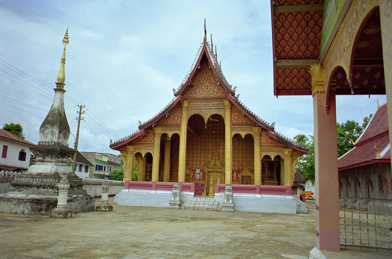 Wat Mai tekijältä School Laotian