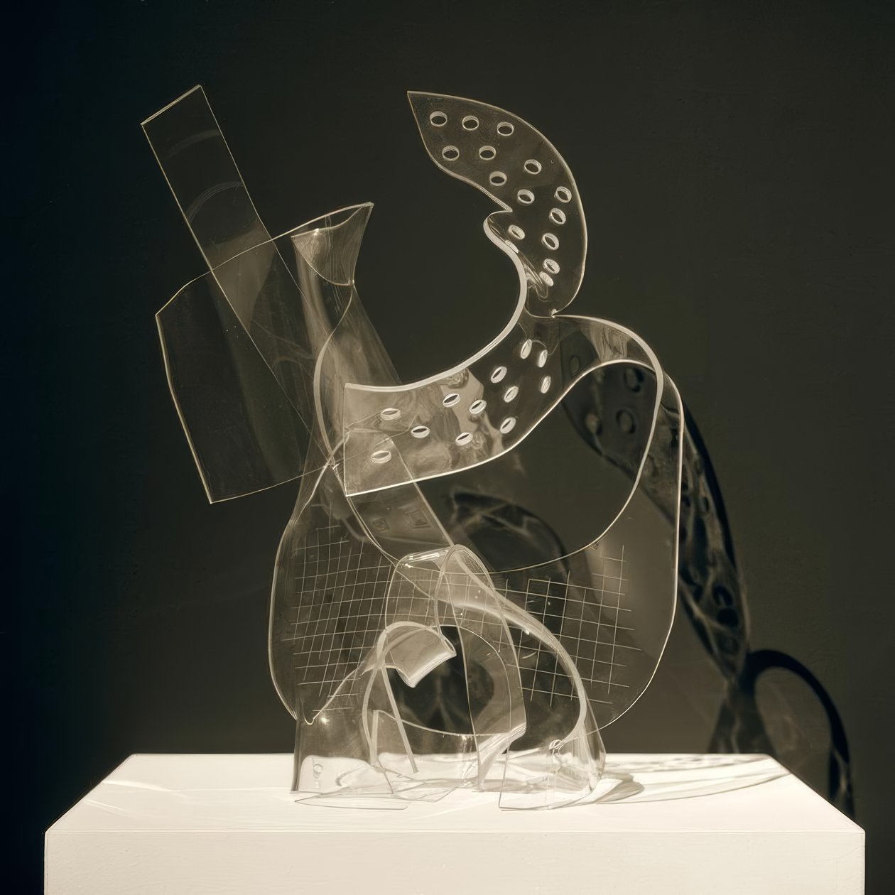 L.Moholy-Nagy, kierre / pleksilasi veistos (Replica) tekijältä Laszlo Moholy Nagy