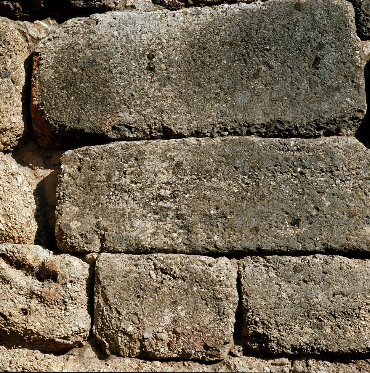 Seinät lähellä Lions-porttia: muinaisen Mycenesin kaupungin paikka Peloponnesoksella (1500-1100 eKr.) Kreikka tekijältä Late Helladic Period Mycenaean
