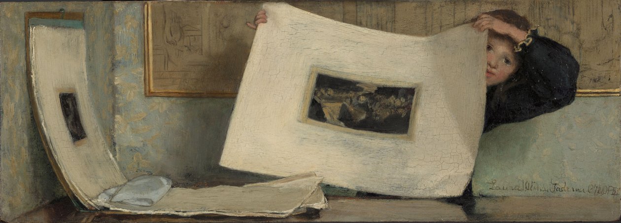 Anna lehteilee printtiportfoliota tekijältä Laura Theresa Alma Tadema (Lady)