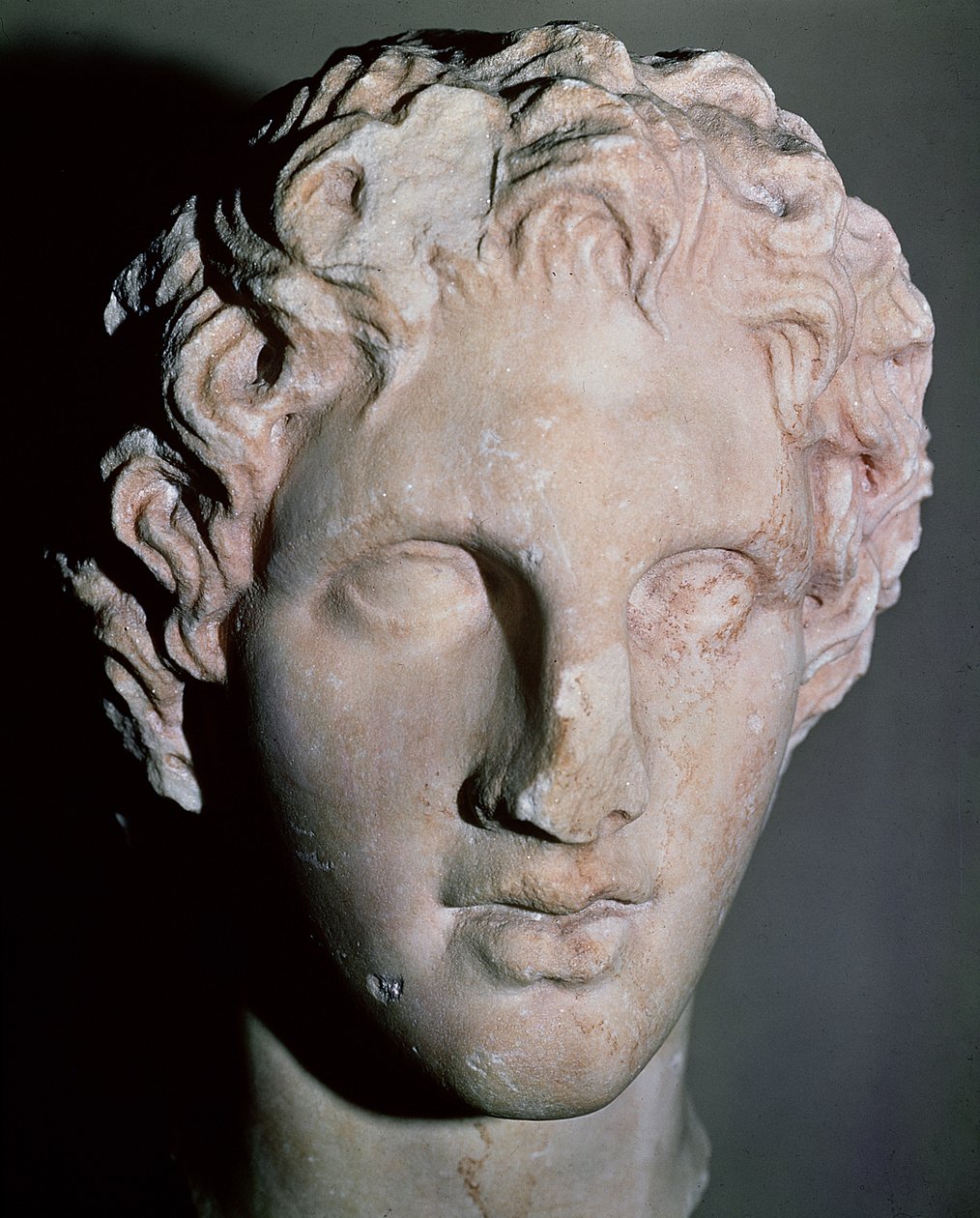 Aleksanteri Suuren (356-323 eKr.) pää (marmori) tekijältä Leochares Leochares