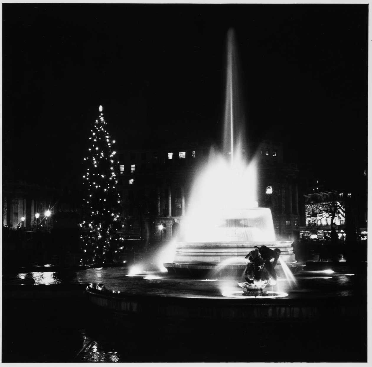 Trafalgar Square, St James, Westminster, City of Westminster, Greater London Authority, Yhdistynyt kuningaskunta. tekijältä Leonard Robin Mattock