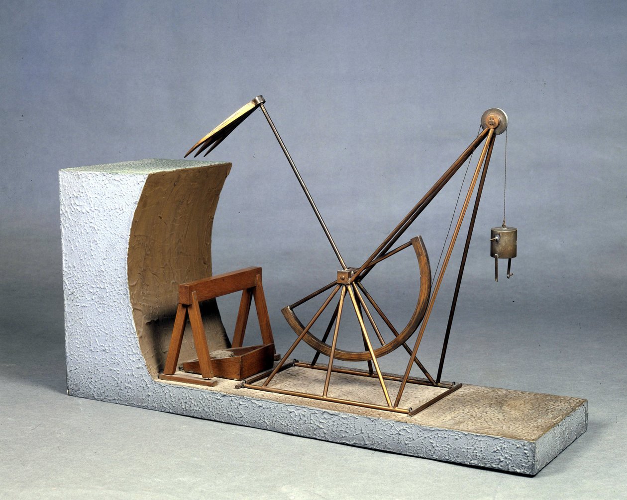 Leonardo da Vinci -kaivinkone (Leonardo da Vinci) - Leonardo da Vincin tieteen ja tekniikan museo, Milano tekijältä Leonardo da (after) Vinci