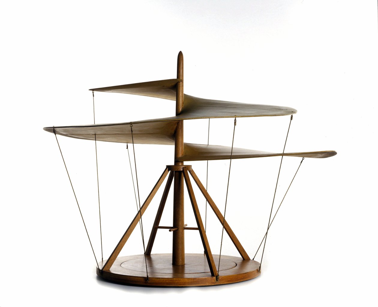 Ilmaruuvin malli Leonardo da Vincin (Leonardo da Vinci) piirroksesta, lentävä kone, helikopterin esi-isä - Leonardo da Vincin tiede- ja teknologiamuseo, Milano tekijältä Leonardo da (after) Vinci