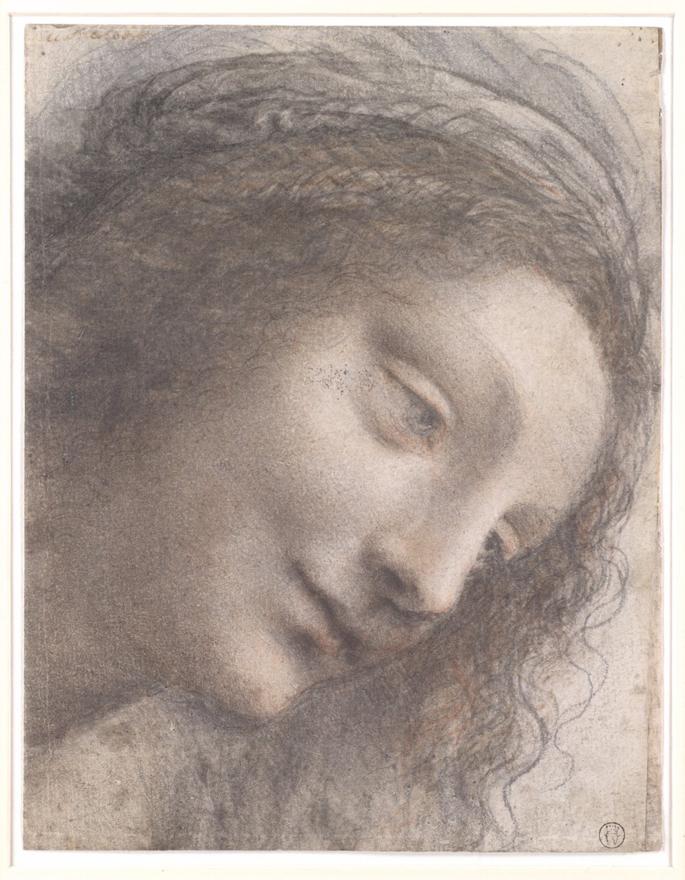 Neitsyen pää, 1508-1512 (mustaa liitua, hiiltä ja punaista liitua, joitakin valkoisen liidun jälkiä kortilla). tekijältä Leonardo da Vinci
