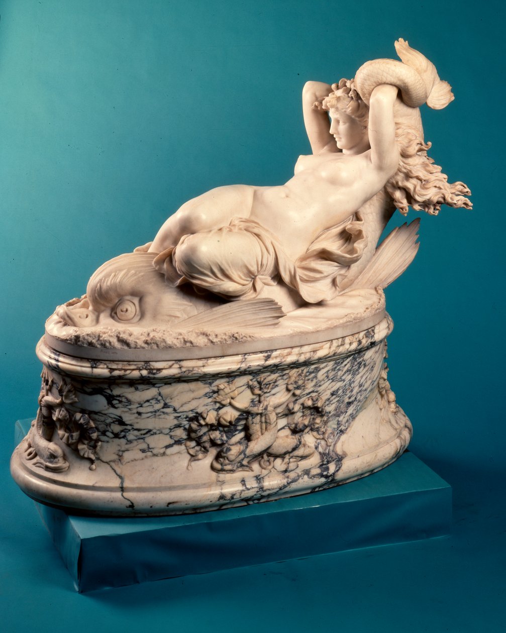 Galatea ratsastaa delfiinillä, n. 1880 tekijältä Leopoldo Ansiglione