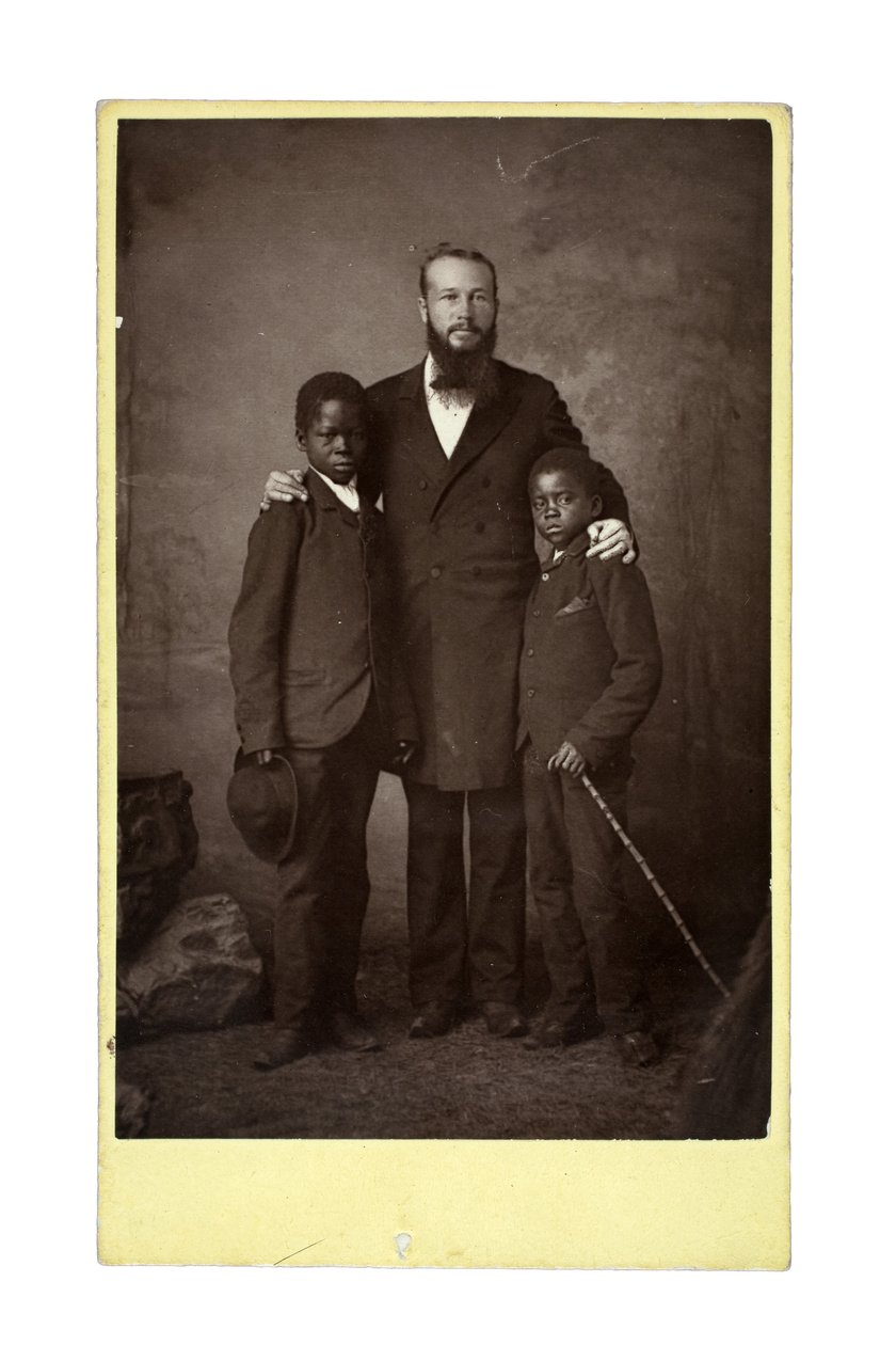 Kaksi poikaa Congo Training Institute for African Students -instituutista, Llnagollen, Wales, 1886 (albumiprintti) tekijältä Lettsome and Sons