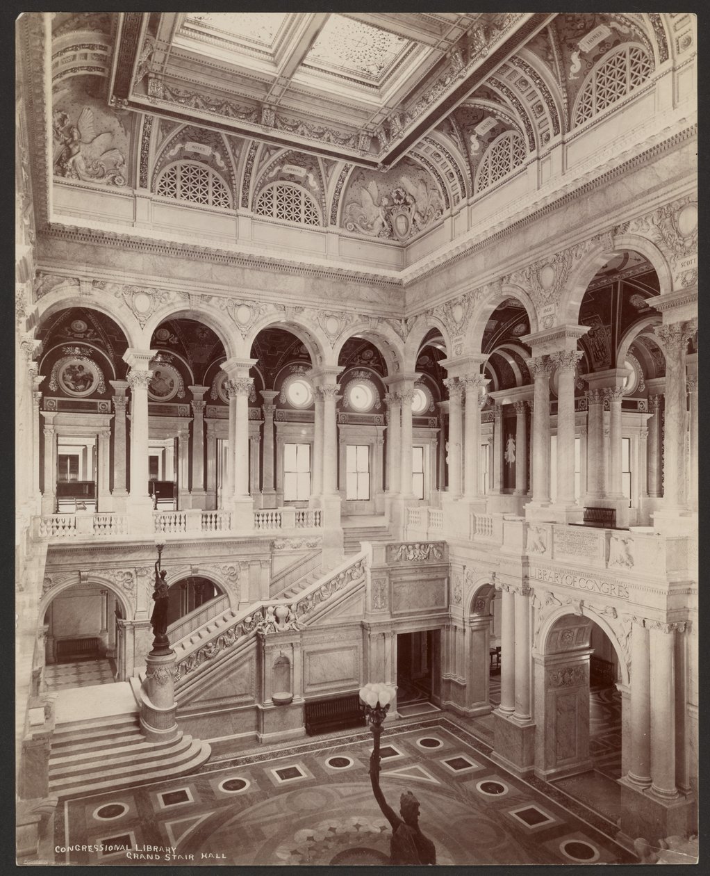 Kongressin kirjasto: Grand Stair Hall tekijältä Levin C. Hardy