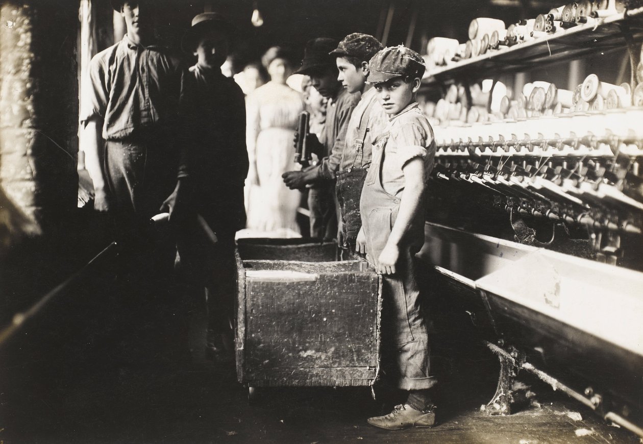 Nuoret Doffers Elk Cotton Millsissä, Fayetteville, Tennessee tekijältä Lewis Wickes Hine